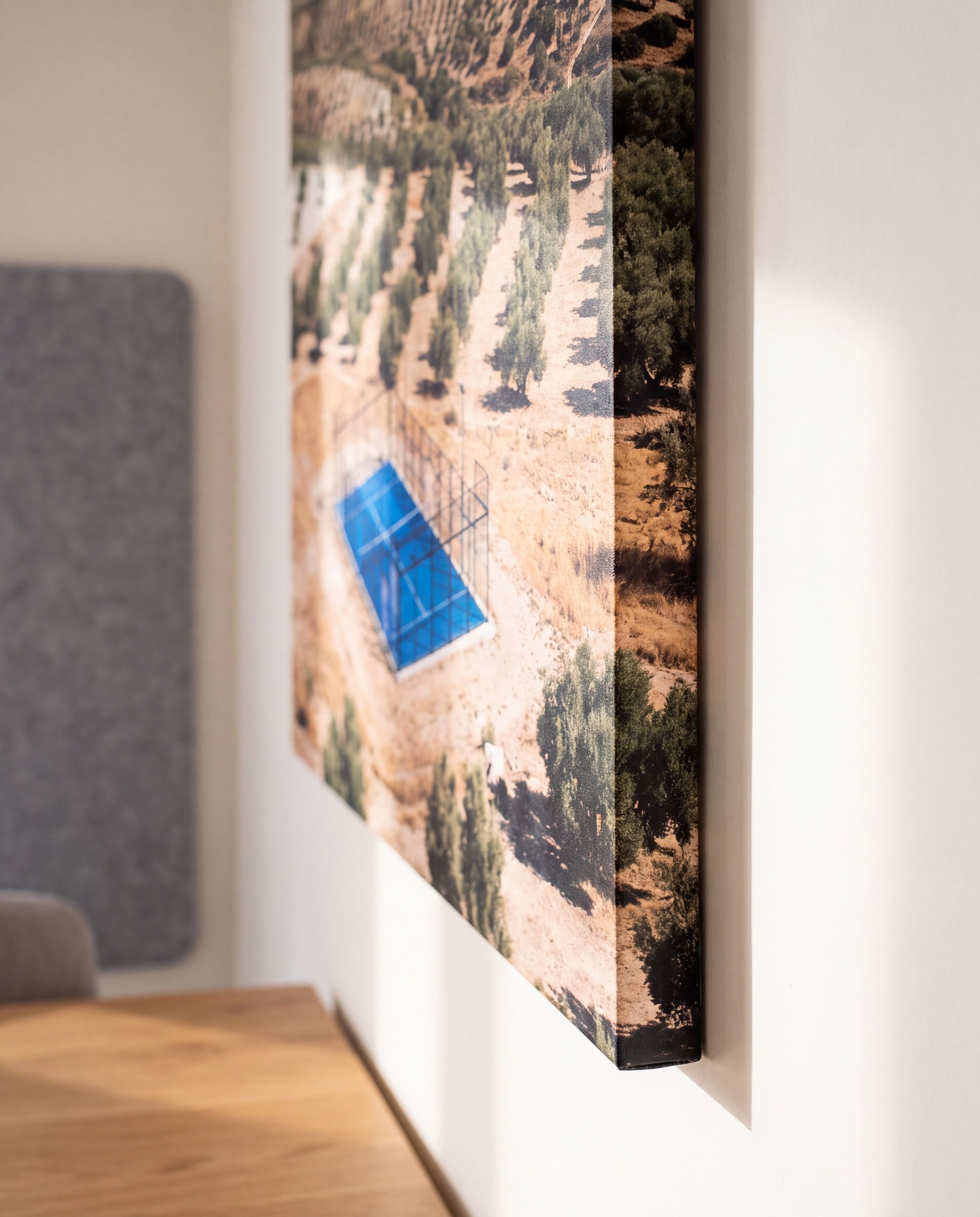 Sierra, the wrapped edge of the canvas