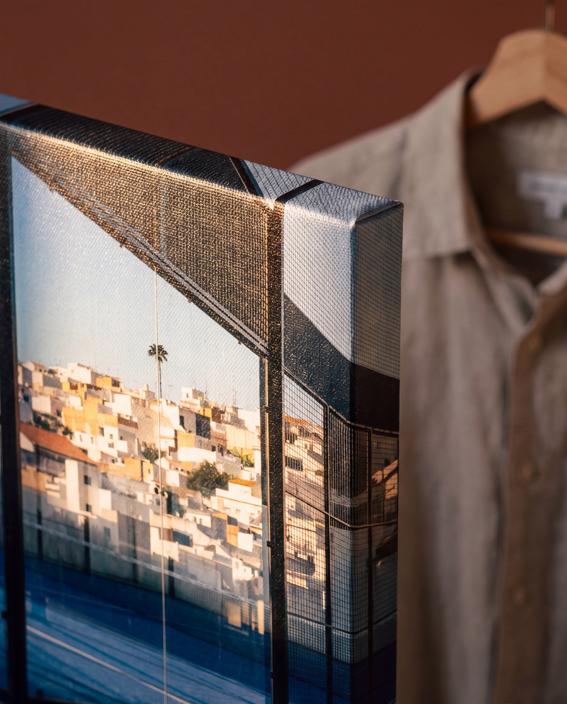 Reflejo, the wrapped edge of the canvas